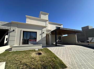Casa · 180m² · 5 Ambientes · 2 Cocheras · Casa en Rincones de Manantiales