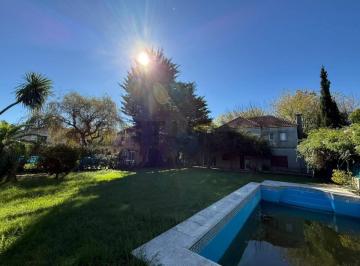 Casa · 190m² · 4 Ambientes · 3 Cocheras · Casas en Venta en Barrio Ecológico de City Bell, 3 Dorm., con Pileta