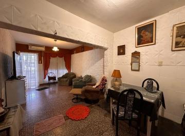 Casa · 51m² · 5 Ambientes · Venta Casa 5 Amb Berazategui con Patio y Jardín