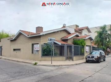 Casa · 184m² · 5 Ambientes · 2 Cocheras · Villa Sarmiento Chalet en Planta Cuatro Ambientes Zona Ward