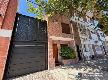 Casa de 3 ambientes, Rosario · Constitución Casi Esq. Zeballos - 2 Plantas - Amplia Cochera, Patio y Terraza