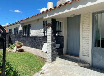 Casa · 174m² · 3 Dormitorios · 2 Cocheras · Casa + Departamento, a m de La Ruta. Tanti