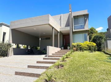 Casa · 450m² · 4 Ambientes · Casa en San Pablo