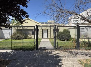 Casa · 167m² · 5 Ambientes · 1 Cochera · Vende Casa B° Manzanar con Pileta