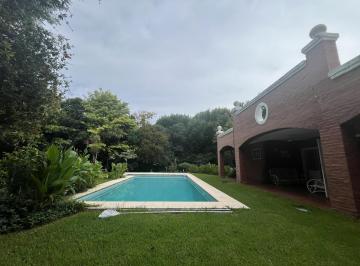 Casa · 1238m² · 4 Ambientes · 5 Cocheras · Casa en Golfer´s Country Club en Excelente Lote de 1100 m
