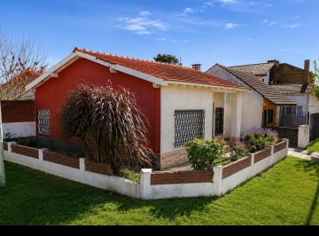 Casa · 170m² · 3 Ambientes · 1 Cochera · Casa en a Reciclar en Constitucion
