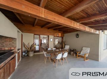 Casa · 240m² · 8 Ambientes · 2 Cocheras · Casa - 4 Dorm - Cerro de Las Rosas - Apta Crédito