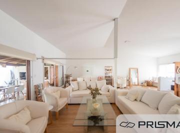 Casa · 240m² · 8 Ambientes · 2 Cocheras · Casa - 4 Dorm - Cerro de Las Rosas - Apta Crédito