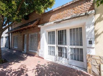 Casa · 146m² · 5 Ambientes · 1 Cochera · Venta. Casa con Patio y Pileta en Fomento