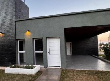 Casa · 120m² · 3 Ambientes · 1 Cochera · Barrio Cerrado Villa Catalina, Hermosa Casa Apta Crédito!