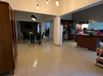 Casa · 240m² · 5 Ambientes · 2 Cocheras · Casa a La Venta Villa Dolores