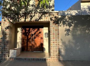 Casa · 240m² · 5 Ambientes · 2 Cocheras · Casa a La Venta Villa Dolores