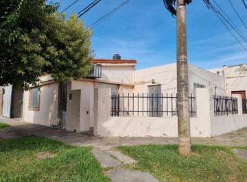 Casa · 200m² · 2 Dormitorios · 1 Cochera · Marcial Candioti 7600