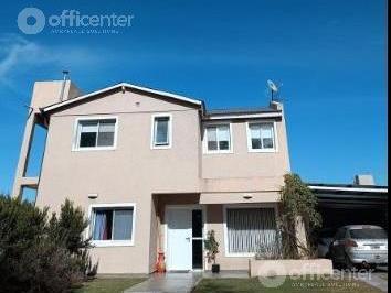Casa · 320m² · 6 Ambientes · Casa en Venta - Barrio San Isidro - Camino a Villa Allende
