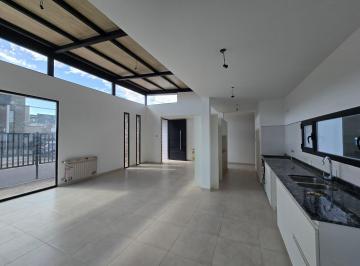 Casa · 128m² · 4 Ambientes · 1 Cochera · Casa en Alquiler