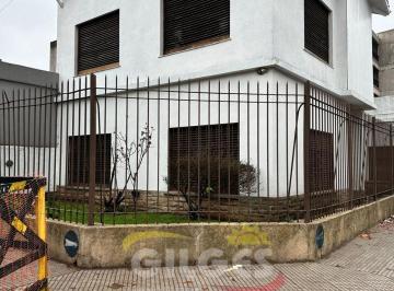Casa · 280m² · Alquiler Casa en Ramos Mejia con Destino Comercial