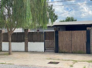 Casa · 108m² · 4 Ambientes · 1 Cochera · Casa Tres Dorm. con Pileta, Alquiler