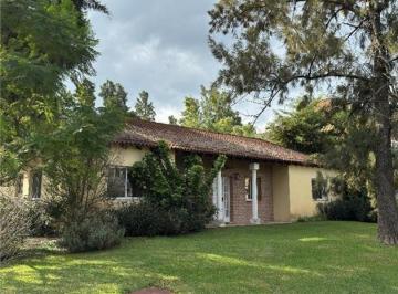 Casa · 140m² · 4 Ambientes · 2 Cocheras · Retasada Casa en Venta - Barrio Cerrado La Campiña