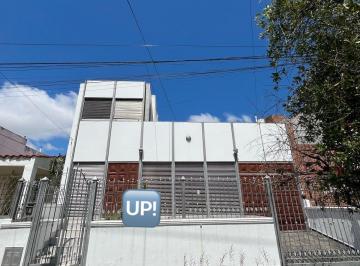 Casa de 6 ambientes, Córdoba · Vendo Casa de 4 Dorm en Barrio Juniors Apta Credito