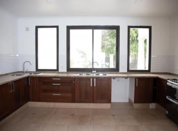 Casa · 230m² · 5 Ambientes · 2 Cocheras · Casa en Venta en Villa Belgrano | 3 Dorm., Housing con Seguridad