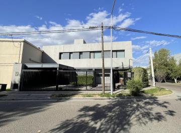 Casa · 264m² · 5 Ambientes · 2 Cocheras · Casa en Neuquen Capital