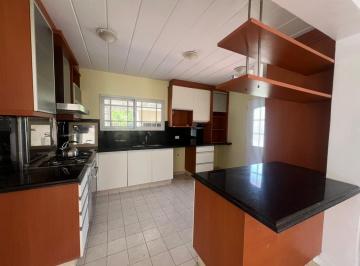Casa · 220m² · 4 Ambientes · 4 Cocheras · Casa en Alquiler en Barrio La Casualidad Pilar