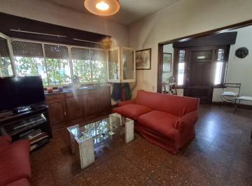 Casa · 110m² · 4 Ambientes · 1 Cochera · Casa en Venta Apto Credito con 2 Dorm. y Garage en Bernal Este, Bernal, Quilmes