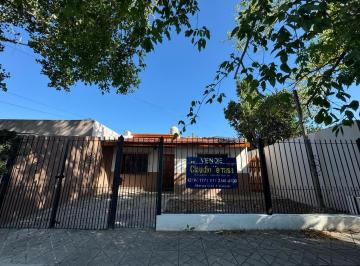 Casa · 80m² · 3 Ambientes · 1 Cochera · Chalet en Venta en Glew
