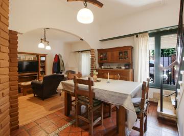 Casa · 215m² · 5 Ambientes · 2 Cocheras · Casa 5 Ambientes con Fondo y Pileta