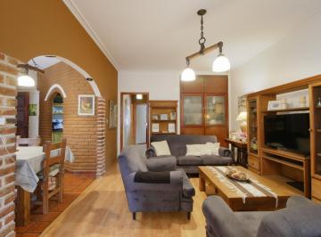 Casa · 215m² · 5 Ambientes · 2 Cocheras · Casa 5 Ambientes con Fondo y Pileta