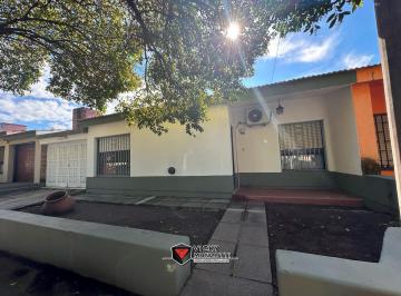 Casa · 92m² · 5 Ambientes · Casa Excelente Ubicación 3 Dorm.