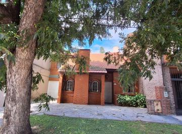 Casa · 129m² · 4 Ambientes · 2 Cocheras · Casa en Venta en Beruti