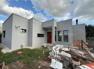 Casa · 105m² · 4 Ambientes · Casa en Venta en San Ramon, Pilar del Este, Pilar