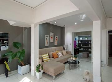 Casa · 142m² · 3 Ambientes · 1 Cochera · Casa 3 Ambientes Venta Ciudad de Mendoza