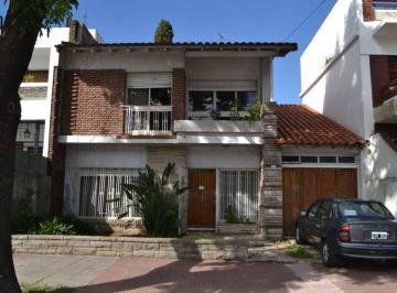 Casa · 171m² · 3 Ambientes · 1 Cochera · Vta Casa 3 Amb + Dep Cochera, Jardin, Trrza y Blcon