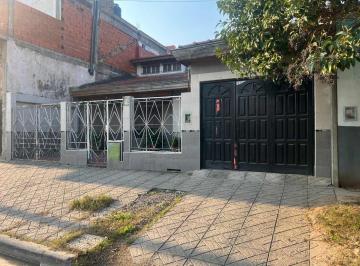 Casa · 150m² · 4 Ambientes · 3 Cocheras · Casa Venta R. Castillo 4 Amb Patio/cochera/quincho