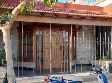 Casa · 189m² · 4 Ambientes · 2 Cocheras · Venta Casa Carril Godoy Cruz - Guaymallen