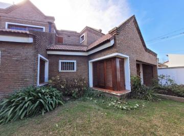 Casa · 183m² · 4 Ambientes · 1 Cochera · Venta Casa 3 Dorm., Pileta San Lorenzo