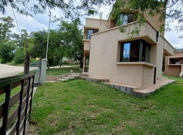 Casa · 157m² · 4 Ambientes · 1 Cochera · Venta Casa Tanti Excelente Calidad Constructiva