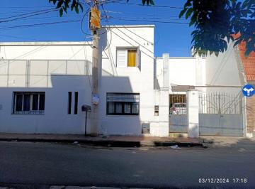 Casa · 297m² · 4 Ambientes · 1 Cochera · Venta Casa a Reciclar en Barrio Pueyrredon