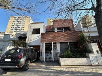 Casa · 170m² · 4 Ambientes · 1 Cochera · Excelente Casa en Villa Devoto en 2 Plantas