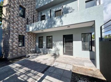 Casa · 80m² · 2 Ambientes · 1 Cochera · Venta Duplex 2 Amb con Terraza y Cochera. Financia