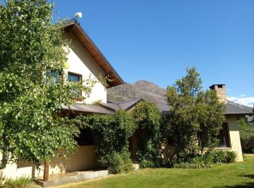 Casa · 140m² · 5 Ambientes · 1 Cochera · Casa 4 Habitaciones en Villa del Lago - Lago Puelo