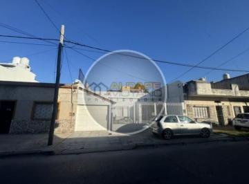 PH · 160m² · 4 Ambientes · 3 Cocheras · Se Vende PH Entrada Independiente, Cuatro Ambientes, Cochera Cubierta, Quincho, Excelente! (La Tabla