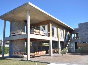 Foto1 · Casa en Village del Faro de 5 Dorm. en Venta.