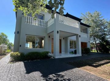 Casa · 280m² · 5 Ambientes · Casa en Venta - 3 Dorm. 5 Baños - 1.200 m² - Cañuelas