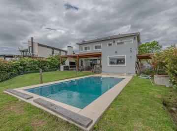 Casa · 200m² · 4 Ambientes · 1 Cochera · Casa en Venta en El Barrio Vistas - Puertos / Escobar