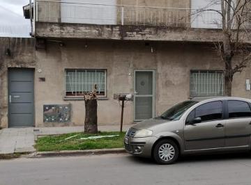 Casa · 300m² · 7 Ambientes · Casa en Venta - 4 Dorm. 2 Baños - 380 m² - Quilmes
