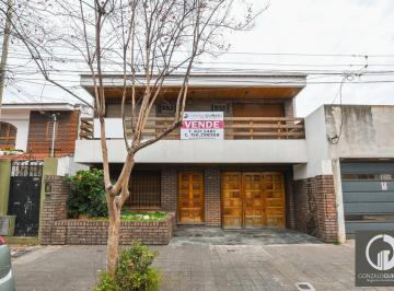 Casa · 240m² · 6 Ambientes · 1 Cochera · Casa en Venta de 3 Dorm. Zona Sur Rosario