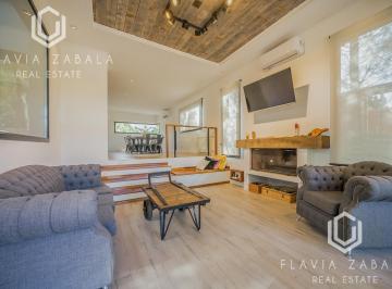 Casa · 200m² · 5 Ambientes · 1 Cochera · Casa Cinco Ambientes con Salida Al Golf Costa Esmeralda Golf 2 Digna de Ver